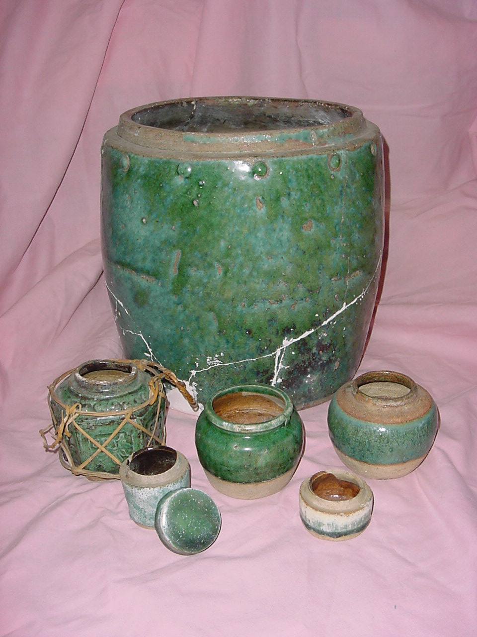 Chinese green glazed
              utilitarian wares