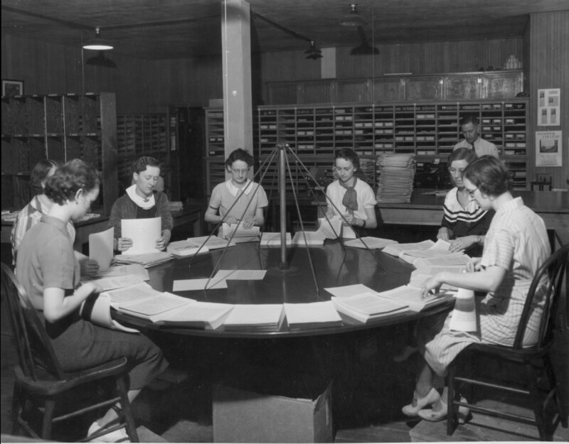 Psychiana women working around a table