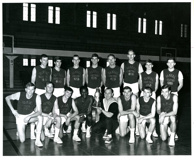 University of Idaho 1967-68 basketball team in practice uniforms