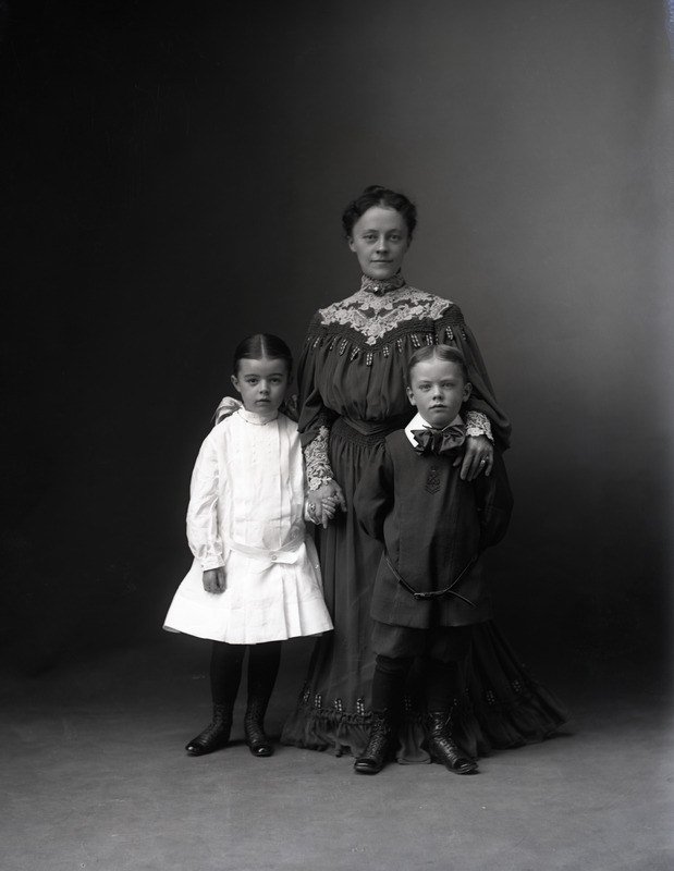 Mrs. Harry White and children